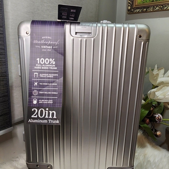 Weatherproof Vintage 20in Aluminum Carry-on Luggage New - Picture 1 of 7